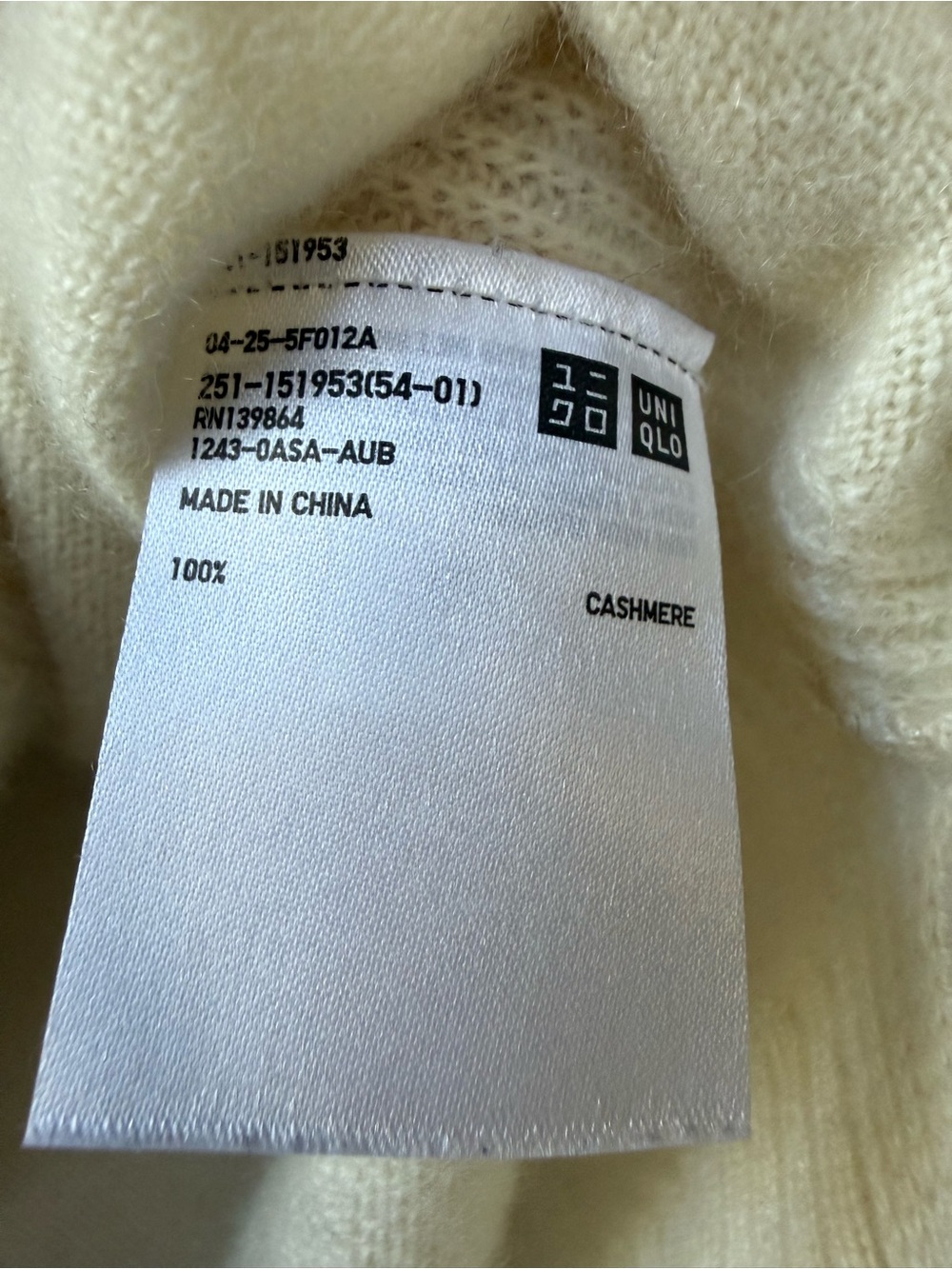Uniqlo 100% cashmere Cream Crew Neck Sweater - Picture 7 of 11